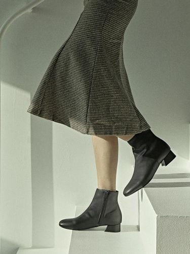 J Simple Round Ankle Boots - LOWFLOW - Modalova