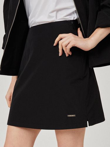 Side Slit Back Banding Mini Skirt (Black)_L4A1-SK0 - LIKK - Modalova