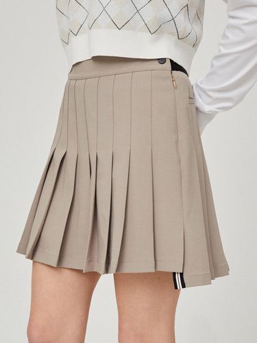 Slit Accentuated Pleated Skirt (Beige)_L4A1 - SK05 - LIKK - Modalova