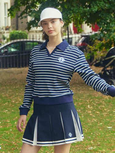 Notch neck sweatshirt & pleats skirt set () - LIKK - Modalova