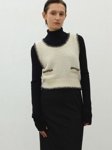 MONO STITCH WOOL BOUCLE VEST (VT - 0274) - Atelier Nain - Modalova