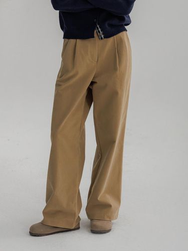 Seed Peach Two Pin Tuck Pants - PANDORAFIT - Modalova