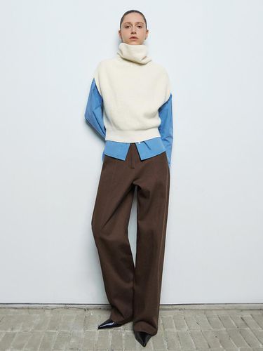 Napping Incision Tapered Pants_BROWN - ONE - Modalova