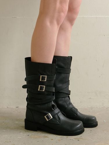 LETA BUCKLE STRAP BOOT_BLACK - cahaya - Modalova