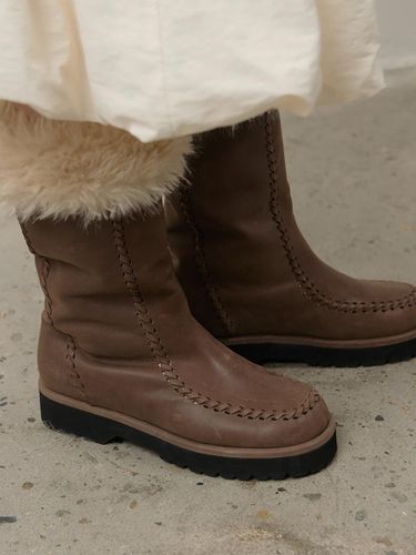 EMMA FLUFFY BOOT_TAUPE - cahaya - Modalova