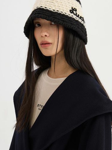 Lettering Embroidery Knit Bucket Hat (ivory)_LXRAW - LUCKY CHOUETTE - Modalova