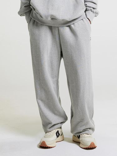 Clover Logo Jogger Sweat Pants Gray - AKIII CLASSIC - Modalova