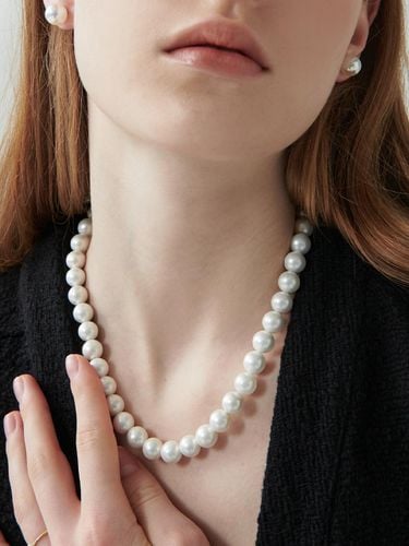 CRH004 Classic mood semi bold pearl necklace - TOU - Modalova