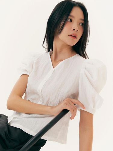 Meok blouse_white - YUGADANG - Modalova