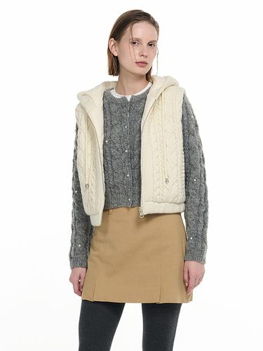 Wool cable knit padded vest [IVORY] / WBD4L08512 - GENERAL IDEA - Modalova