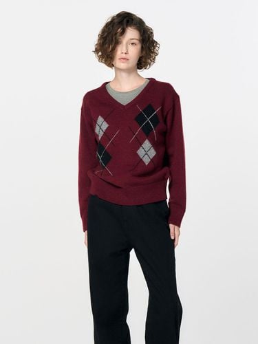 New Classic Argyle V-neck Pullover [WINE] / WBD4L0 - GENERAL IDEA - Modalova