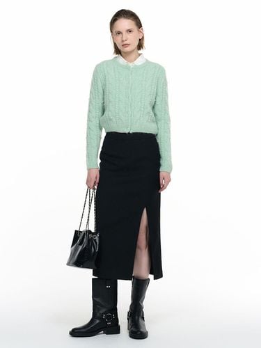 Unbalanced slit long skirt [BLACK] / WBD4L13515 - GENERAL IDEA - Modalova