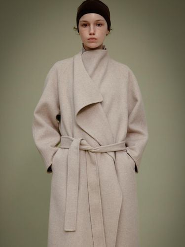 CASHMERE BLEND HANDMADE DRAPE NECK COAT - OAT BEIG - Carriere - Modalova