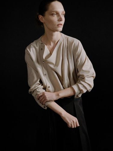 PF24 Draped Allen Blouse (Merino Wool) - KINDERSALMON - Modalova