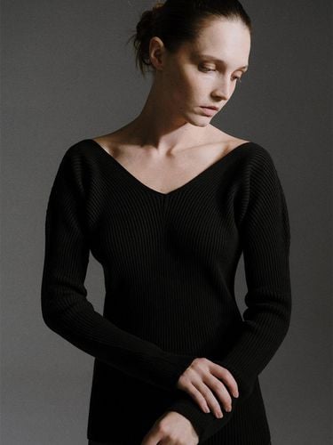 PF24 Carnation Pullover Black - KINDERSALMON - Modalova