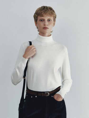 Basic Soft Turtleneck Knitwear - beige - LOEIL - Modalova