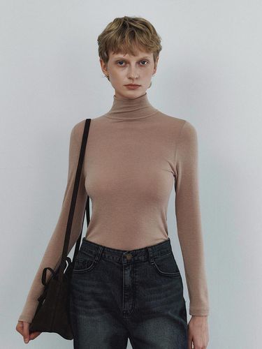 Pure Slim Turtleneck T-shirt - Beige - LOEIL - Modalova