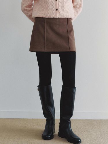 Line suede mini skirt - brown - LOEIL - Modalova