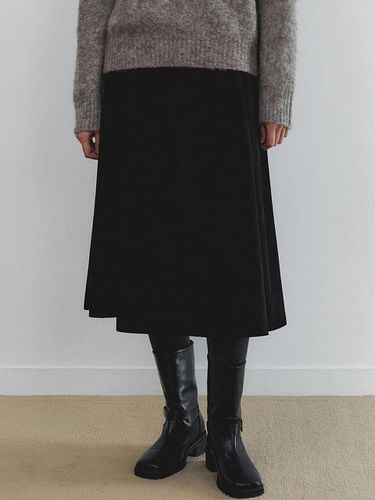 Suede Flared Long Skirt - Black - LOEIL - Modalova