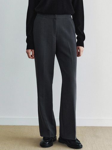 Essential Straight Fit Slacks - Charcoal - LOEIL - Modalova