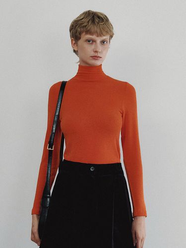 Pure slim turtleneck T-shirt - Red - LOEIL - Modalova