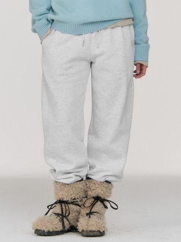 Heart Patch Sweatpants (Oat Gray) - sienne - Modalova