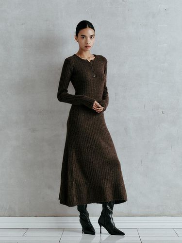 IT_Slim fit button knit dress_BROWN - itte - Modalova