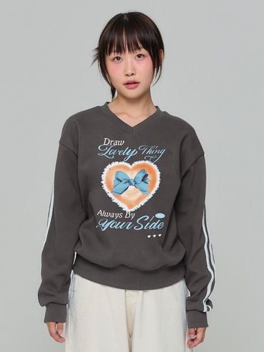 HEART GRAPHIC V - NECK SWEATSHIRT - CHARCOAL - ADORE BELLE - Modalova