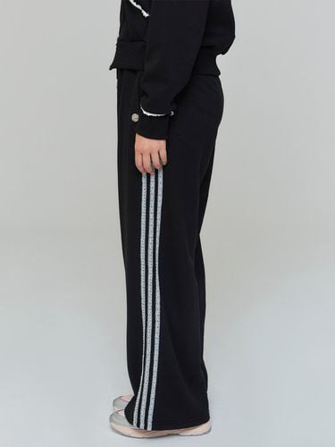 LACE LINE TRACK PANTS - BLACK - ADORE BELLE - Modalova