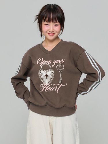 OPEN YOUR HEART V - NECK SWEATSHIRT - BROWN - ADORE BELLE - Modalova