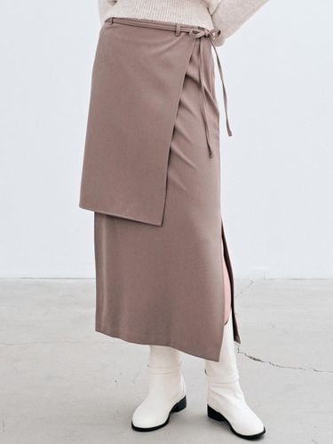 MAXI PLEATED WRAP SKIRT_BROWN - YAN13 - Modalova