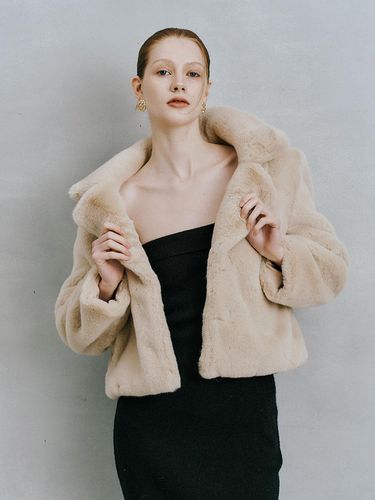 IT_Soft collar beige fur jacket - itte - Modalova