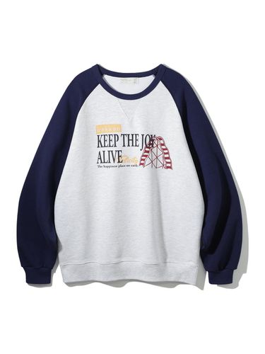 Keep the joy alive Raglan Sweatshirt BK5987 - BAKKEN - Modalova