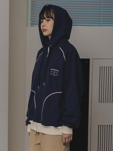 Essential Hooded Zip-Up BK7988_Navy - BAKKEN - Modalova