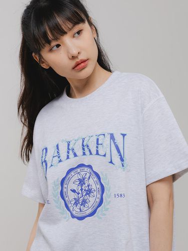 Flower emblem Short-sleeved T-shirt BK3994_ - BAKKEN - Modalova