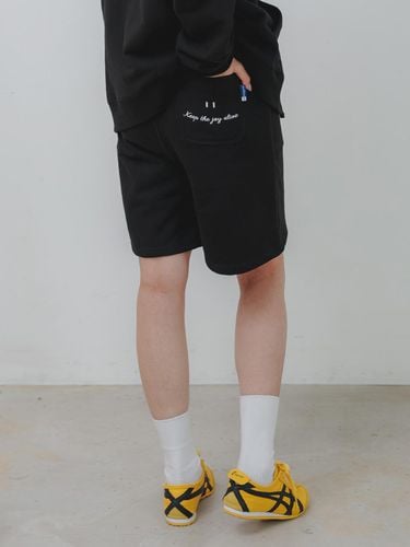 Smile Embroidered Logo Shorts BK2985_Black - BAKKEN - Modalova