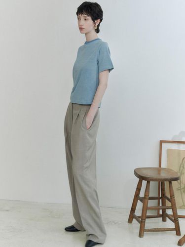 SPRING TUCK WIDE PANTS (BEIGE) - GREYYANG - Modalova