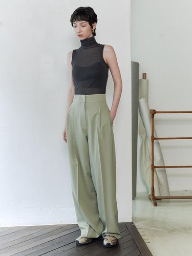 SPRING TUCK WIDE PANTS (GREEN) - GREYYANG - Modalova