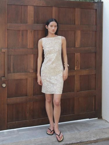 Alys Dress_Beige - nuuanu - Modalova