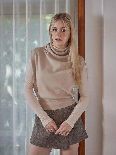 SHOULDER PIN TUCK PULLOVER - BEIGE - LE STUDIO - Modalova