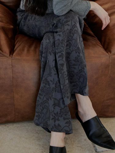 Jacquard Flared Trousers [Khaki Gray] - NUAKLE - Modalova