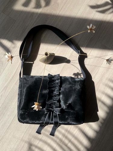 Ruffle Envelope Bag [Black] - ovuni - Modalova