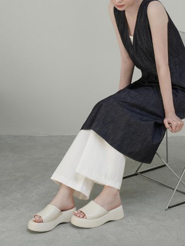 Francesco Strap Wedge Mule Slides - CHAAKAN - Modalova