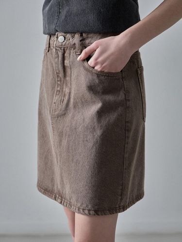 Classic Mini Vintage Denim Skirt [brown] - FACADE PATTERN - Modalova
