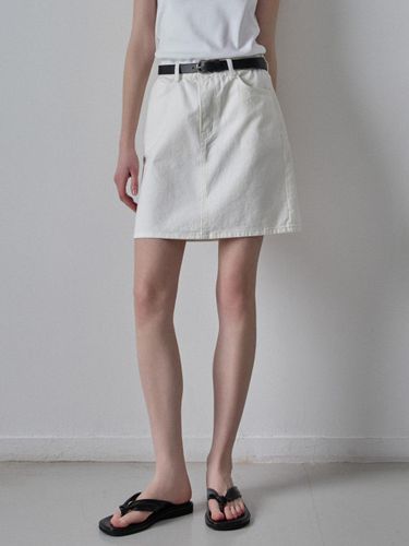 Classic Mini Denim Skirt [Clean White] - FACADE PATTERN - Modalova