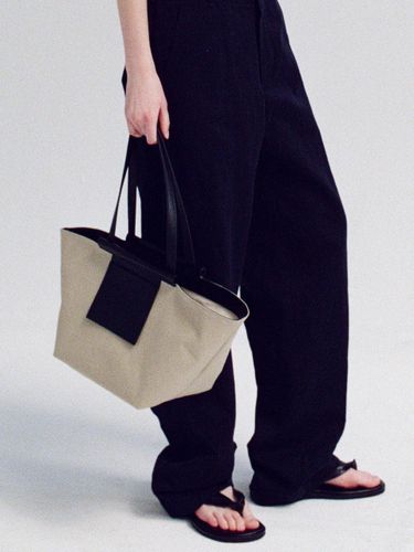 Celli Dust Shoulder Bag - FACADE PATTERN - Modalova