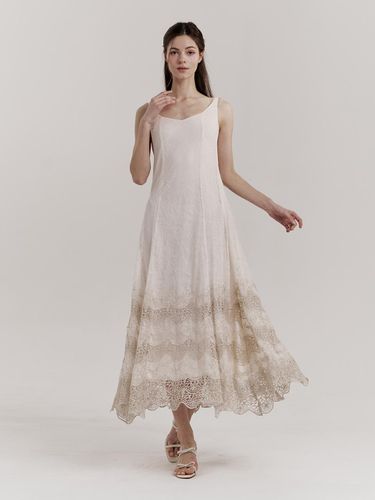 Isabella Scallop Lace Maxi Dress () - GRACE U - Modalova