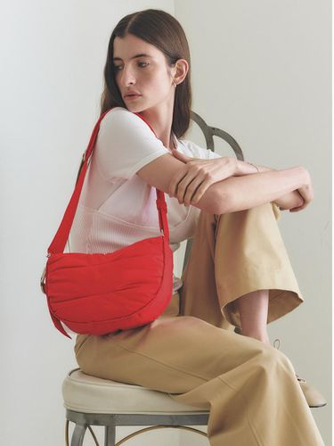 【JOY GRYSON】Selena half wallet_2colors Selena Tote Bag Small 심플하면서도 모던한 무드의 유니크한
