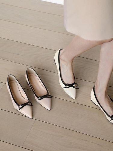 Two-tone Pointed Toe Ribbon Flat Shoes - SAPPUN - Modalova