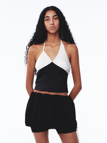 Satin Shirring Asymmetric Halter Top [Black Ivory] - Kijun - Modalova